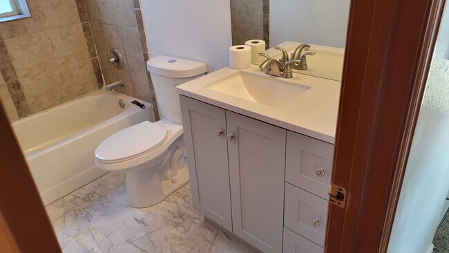 Baño - 6644 Provincial Dr