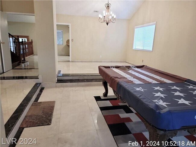 Foto del edificio - CENTRALLY LOCATED ROOMY 4 BEDROOM HOME IN ...