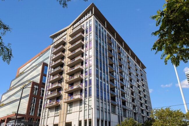 Building Photo - 740 W Fulton St
