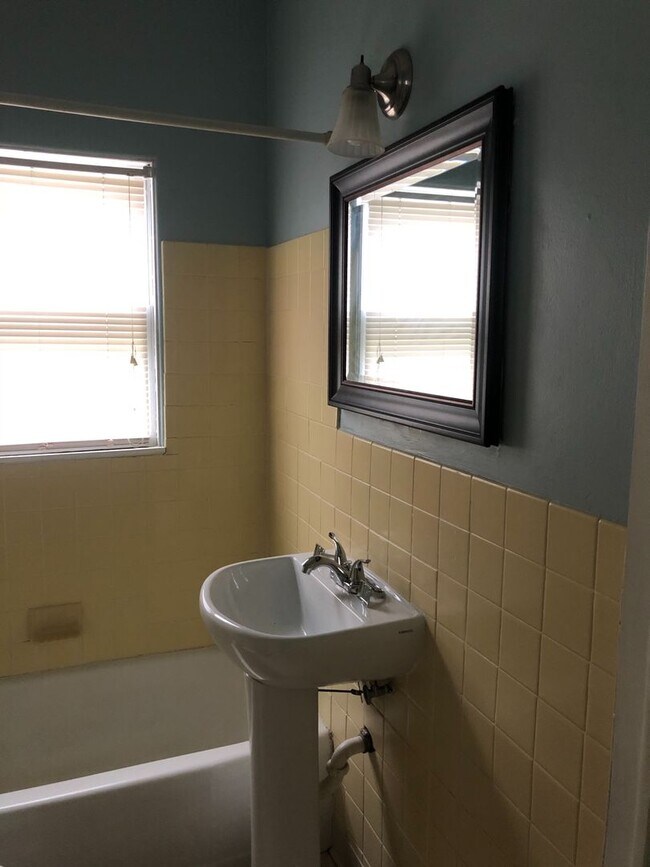 Foto del edificio - Cute 2 bedroom house next to park!