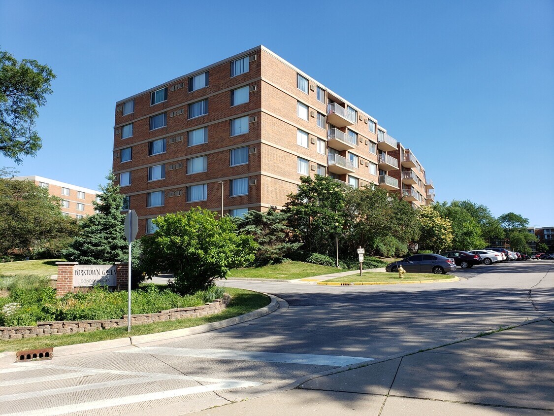 2201 S Stewart Ave Unit 1K, Lombard, IL 60148 Condo for Rent in