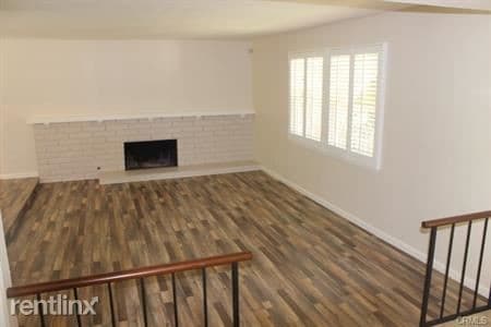 Building Photo - 515 E Meadowbrook Ave
