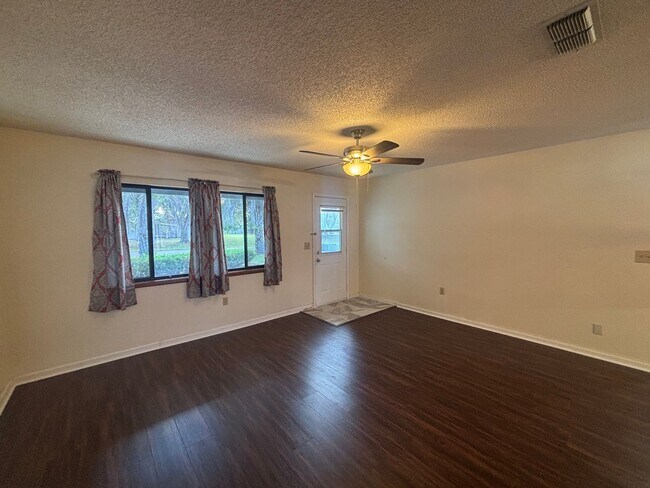 Foto del edificio - Corner lot house in 55+ community