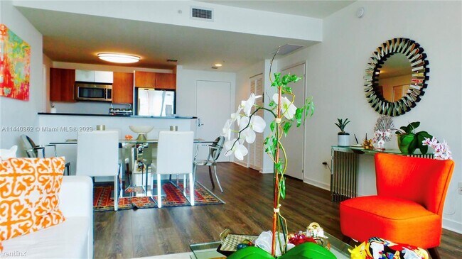 Building Photo - 2 br, 2 bath Condo - 300 S Biscayne Blvd A...