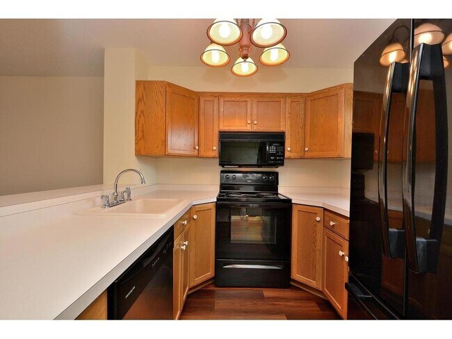 Foto del edificio - 425 Shelard Pkwy