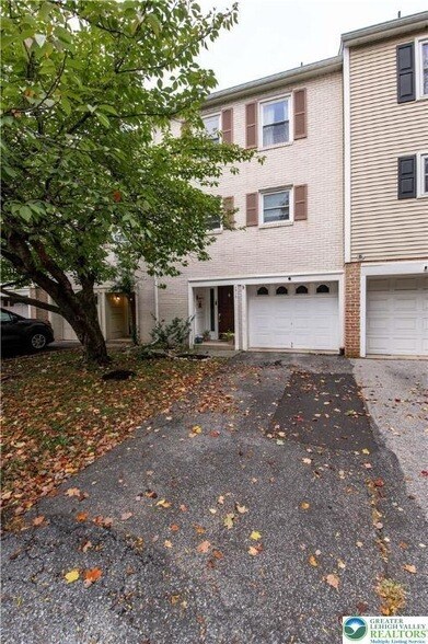 Foto del edificio - 8315 Countryside Ln