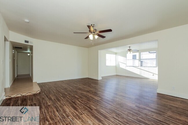 Building Photo - Charming 4 Bedroom in Glendale!