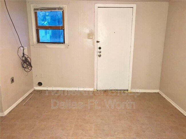 Building Photo - 2503 S Vernon Ave