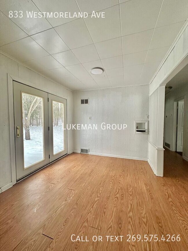 Building Photo - 833 Westmoreland Ave