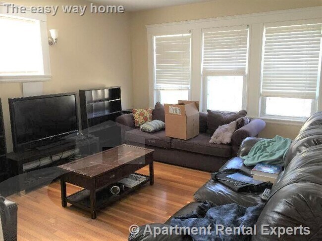 Building Photo - 9 Arlington St