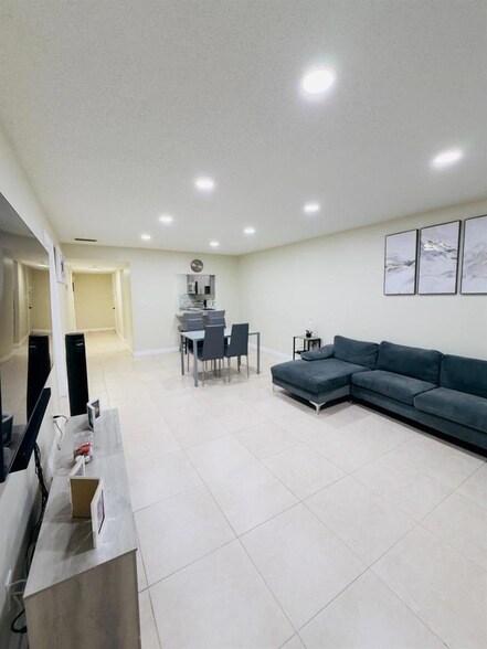 Foto del edificio - 5545 W Lakewood Cir