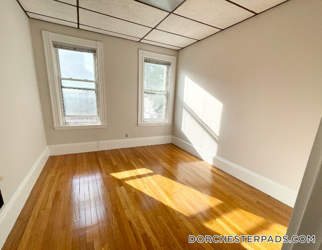 Building Photo - 26-28-28 Harbor View St