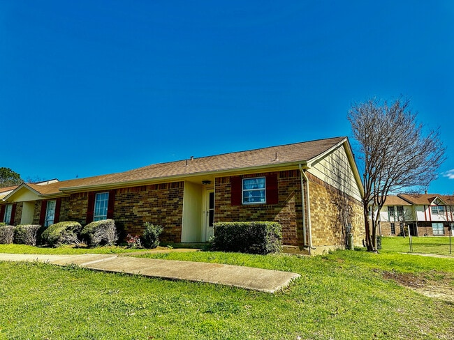 Building Photo - 1 E Mountain Ln