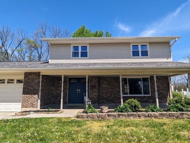 Building Photo - Available NOW: Spacious 4 Bed / 2.5 Bath i...