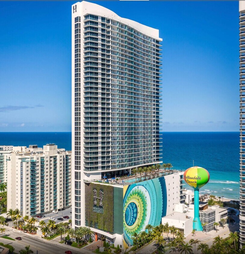 Primary Photo - Seasonal Rental – Stunning Corner 1Bed/1Bath Unit with Breathtaking Ocean and Beach Views