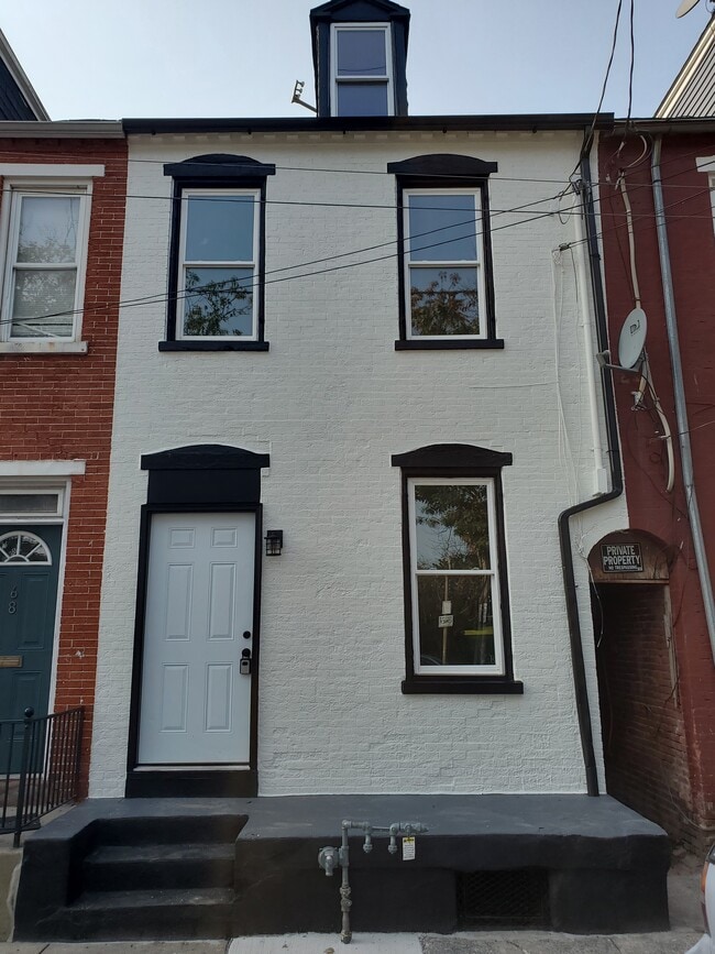 Building Photo - 66 Locust St