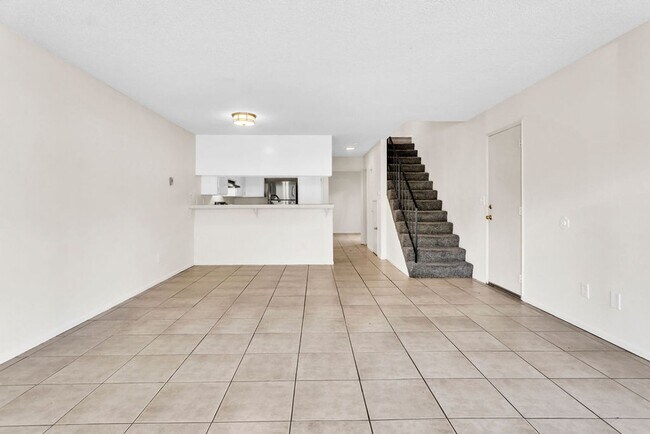 Building Photo - Great three bedroom townhome in UTC!  Avai...