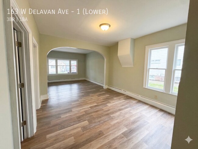 Foto del edificio - 163 W Delavan Ave