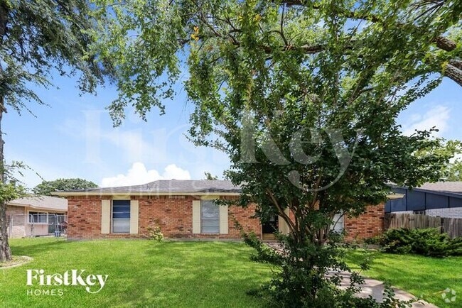 Building Photo - 3317 Kenwood Dr