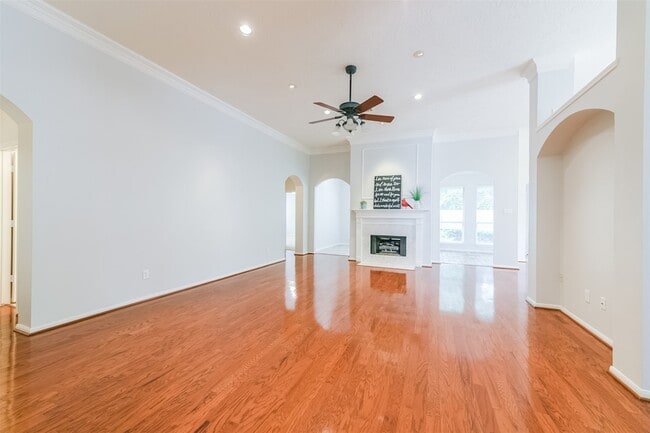 Building Photo - 14610 Farrawood Dr