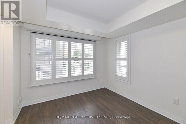 Photo du bâtiment - 142 William Duncan Rd