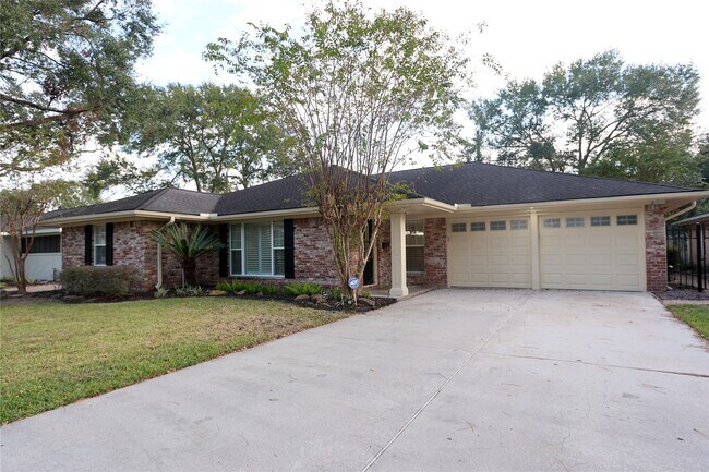 Building Photo - 4839 McDermed Dr