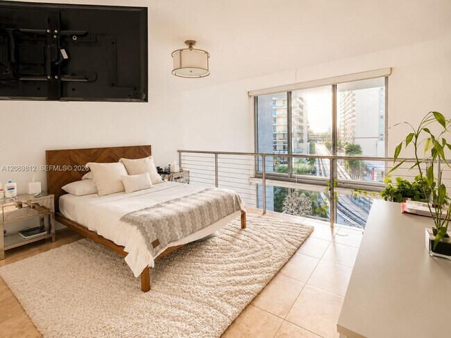 Building Photo - 1050 Brickell Ave