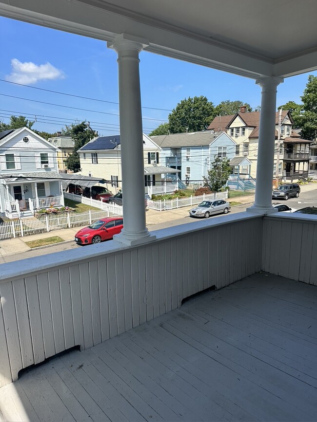 Porch For 2nd and 3rd Floor - 35 Vernon St