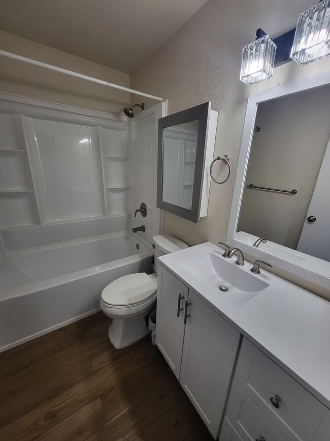 Building Photo - NIG0201&gt;**