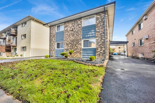 Foto del edificio - 10339 McVicker Ave