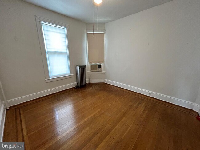 Building Photo - 610 Linden Ave