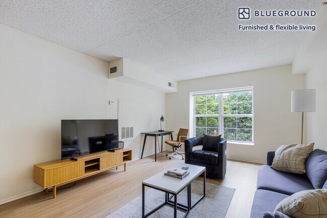 Foto del edificio - 444 Washington Blvd