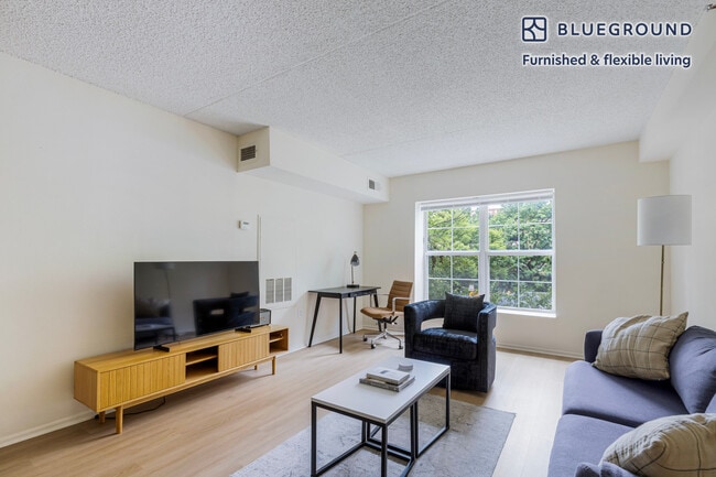 Building Photo - 444 Washington Blvd