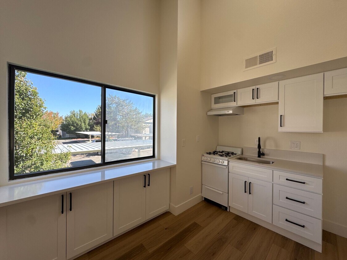 Primary Photo - Newly Remodeled Studio in Sparks! Availabl...