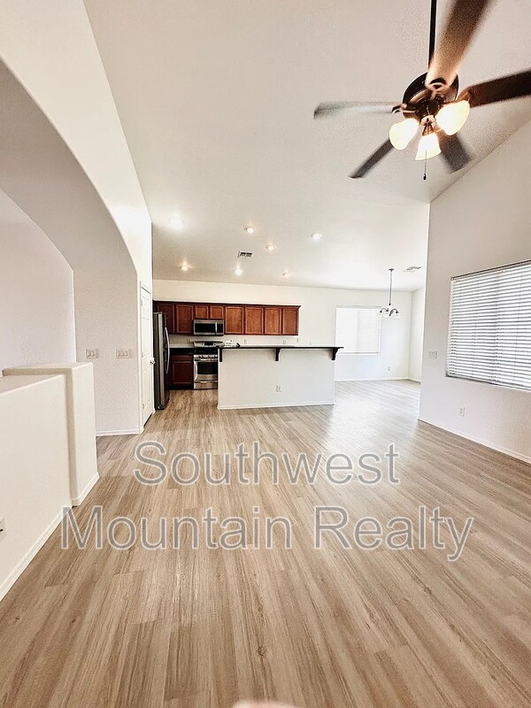 Photo - 2070 E Indigo Dr House