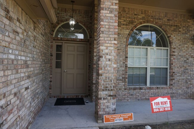 Foto del edificio - 3 Bedroom 2 Bathroom Home With Garage in M...