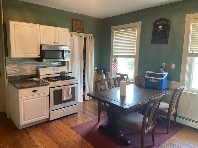 Foto del edificio - 27 Armstrong Ave