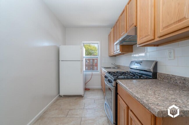 Foto del edificio - 3 bedroom in BROOKLYN NY 11203
