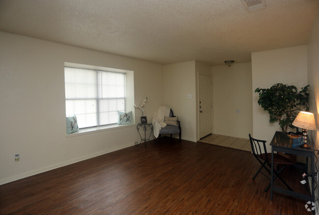 2Bd/1Bath - Eagle Crest Apartments