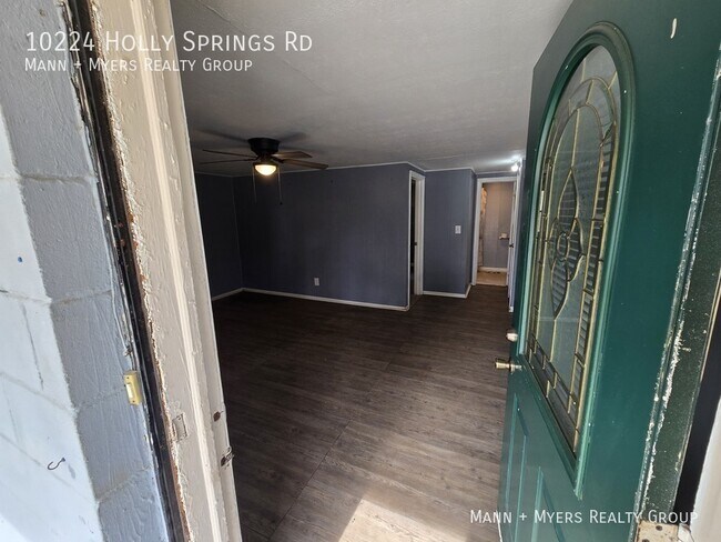 Building Photo - 10224 Holly Springs Rd