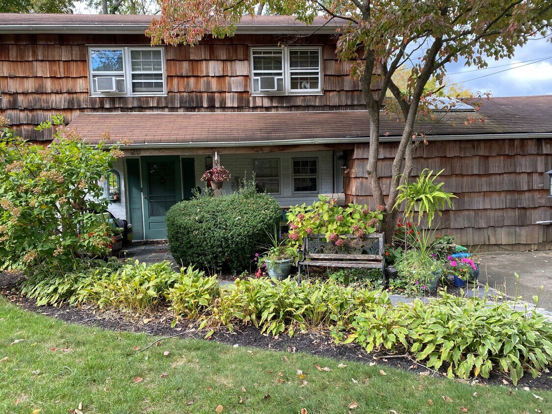 29 Harriet Ln, Huntington, NY 11743 Room for Rent in Huntington, NY