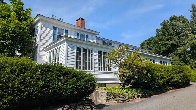 Foto del edificio - 608 S Pleasant St