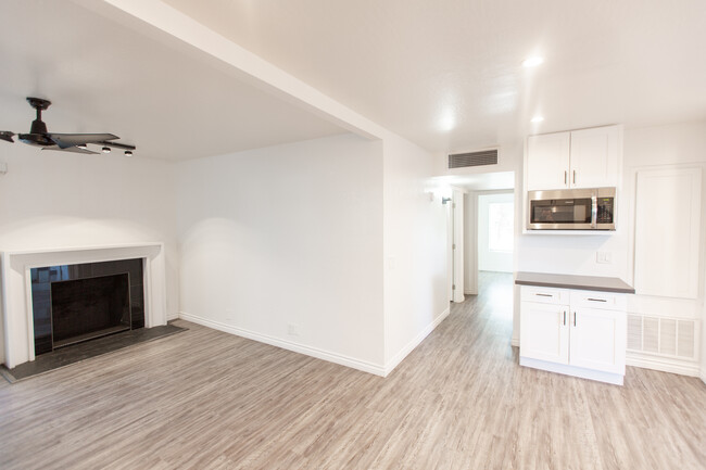 Building Photo - Villas 10