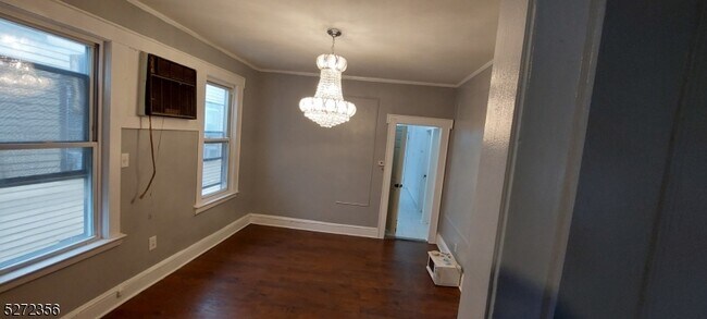 Building Photo - 87 Sheridan St