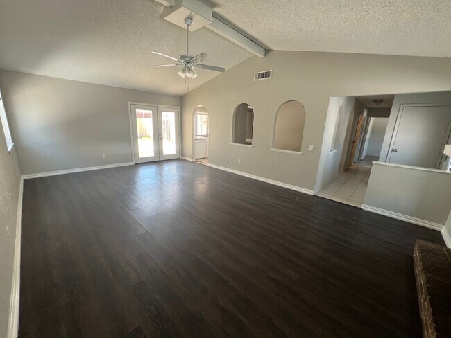 Foto del edificio - 3628 Blossom Trail