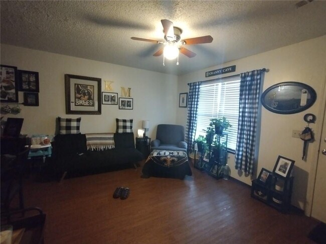 Foto del edificio - 632 Whitham Ave