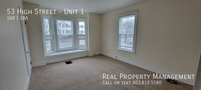 Building Photo - Spacious 1 Bedroom Apartment Near Downtown...