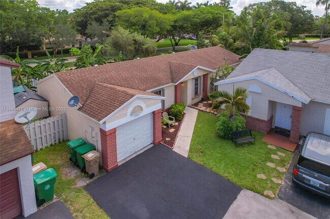 Foto del edificio - 13945 Langley Pl