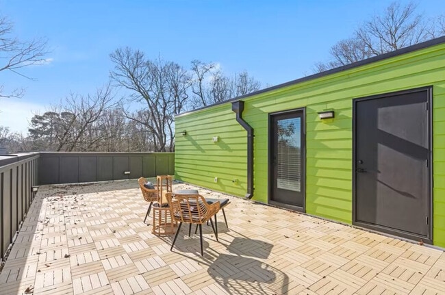 Building Photo - 1111 Dade St