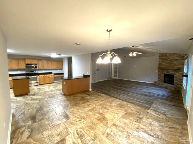 Foto del edificio - 1810 Twin Pine Blvd